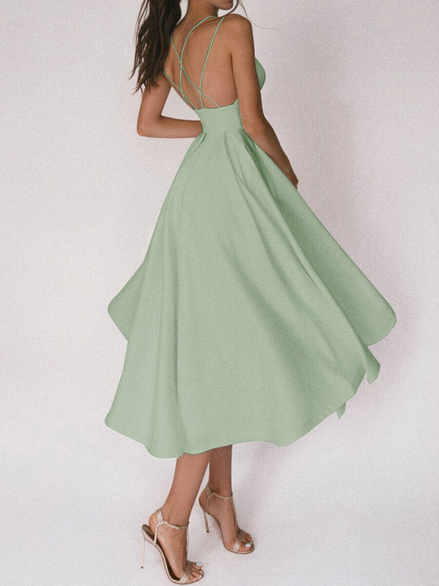 Robe Élancée – Décolleté V & Éclat d’Été
