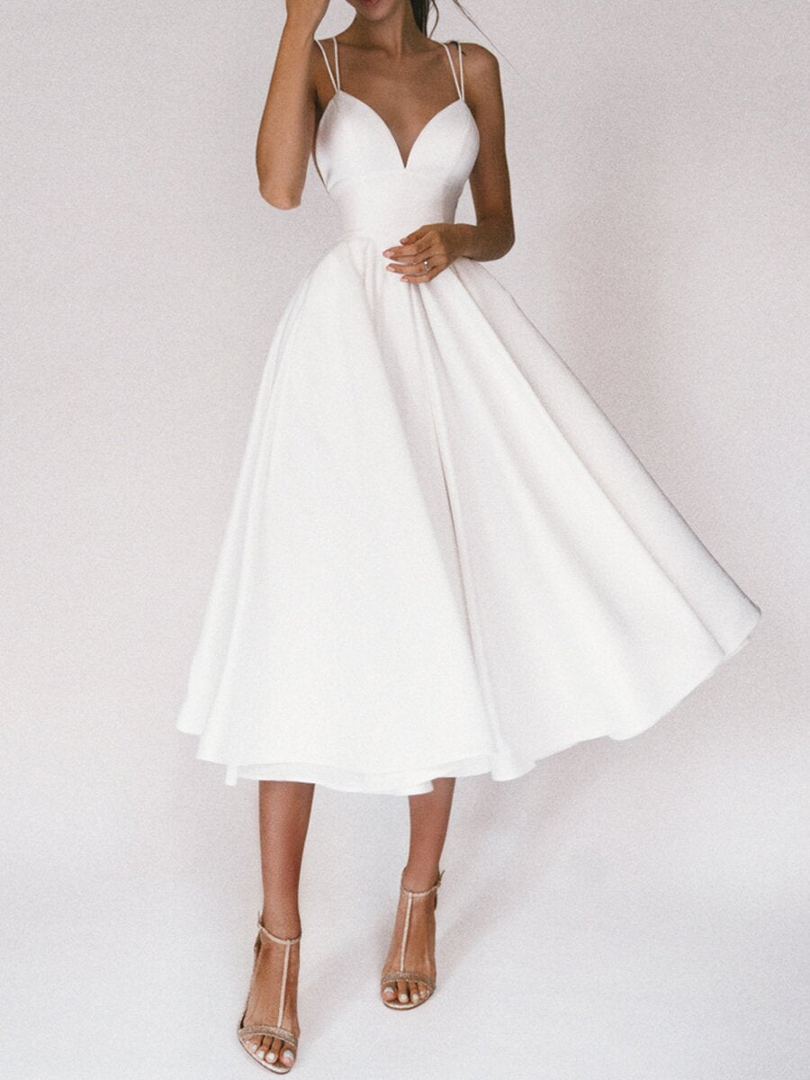 Robe Élancée – Décolleté V & Éclat d’Été