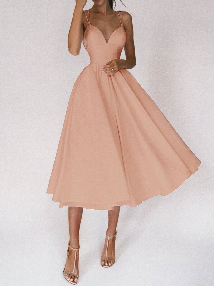 Robe Élancée – Décolleté V & Éclat d’Été